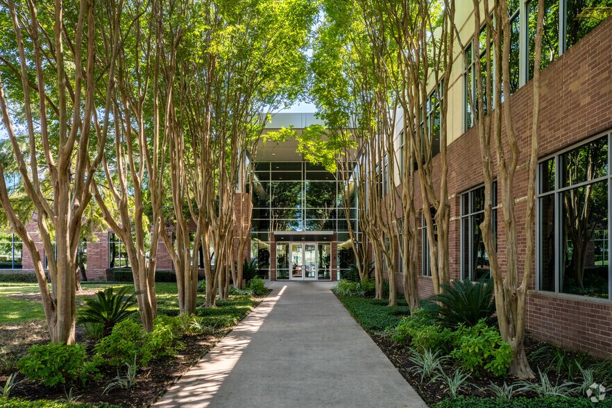 More Photos Of 9601 Amberglen Blvd, Austin Office For Lease