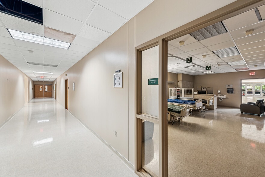 More Photos Of 1017 S Travis Ave, Cleveland Hospital For Sale