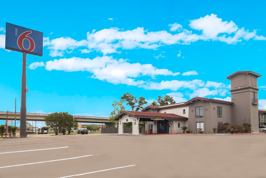 Primary Photo Of 220 I-10, Beaumont Hotel For Sale