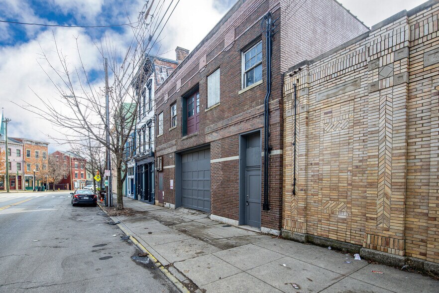 More Photos Of 122 E Liberty St, Cincinnati Warehouse For Lease
