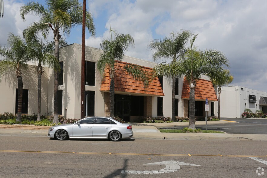 More Photos Of 2881-2895 E La Palma Ave, Anaheim Warehouse For Lease