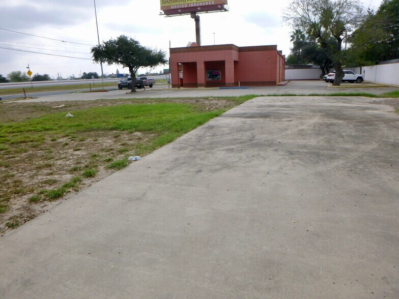 More Photos Of 2212 Santa Ursula Ave, Laredo Freestanding For Sale
