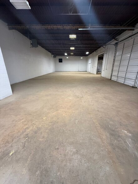 More Photos Of 597 Vandalia St, Memphis Flex For Lease