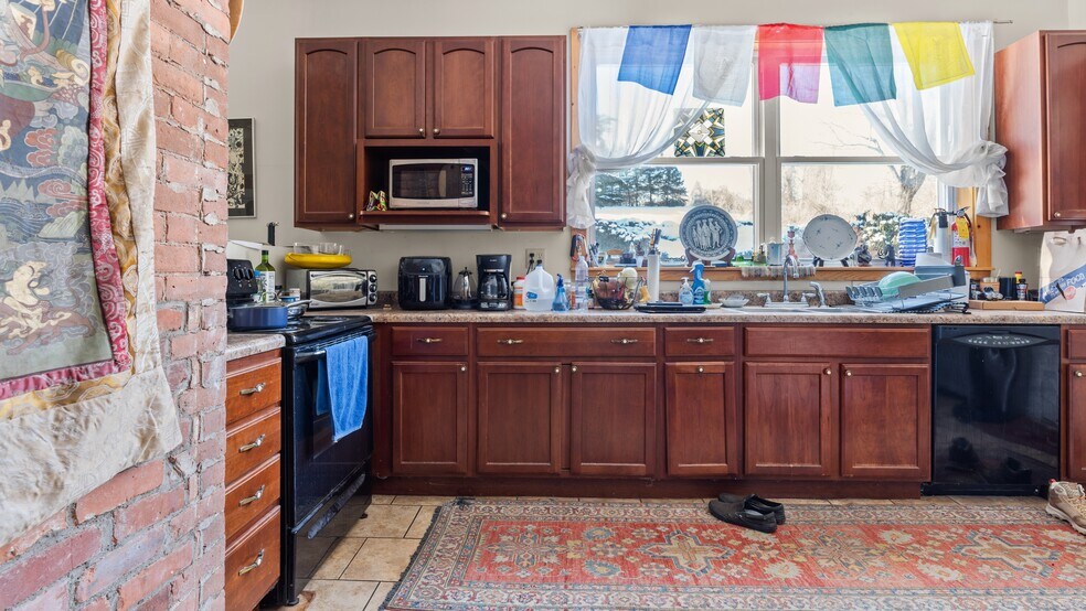 More Photos Of 465 Chapel St, Lee Apartments For Sale