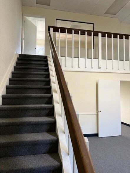 More Photos Of 2021 Sperry Ave, Ventura Office For Lease