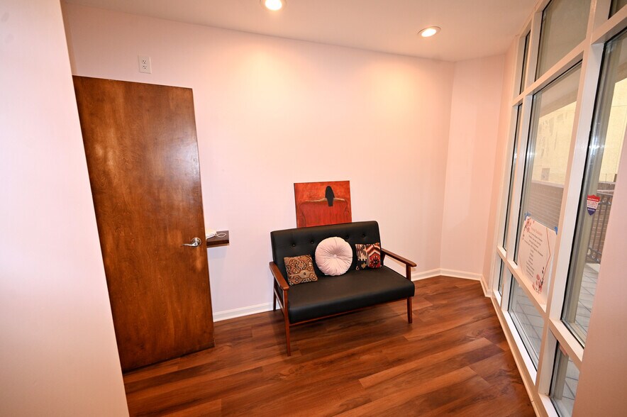 More Photos Of 723 S Charles St, Baltimore Office Residential For Sale