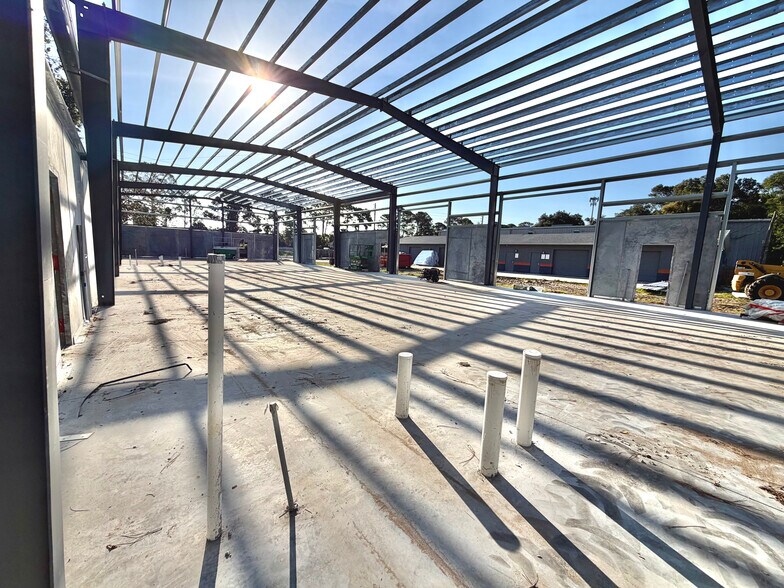 More Photos Of 2725 Hibiscus Dr, Edgewater Warehouse For Lease