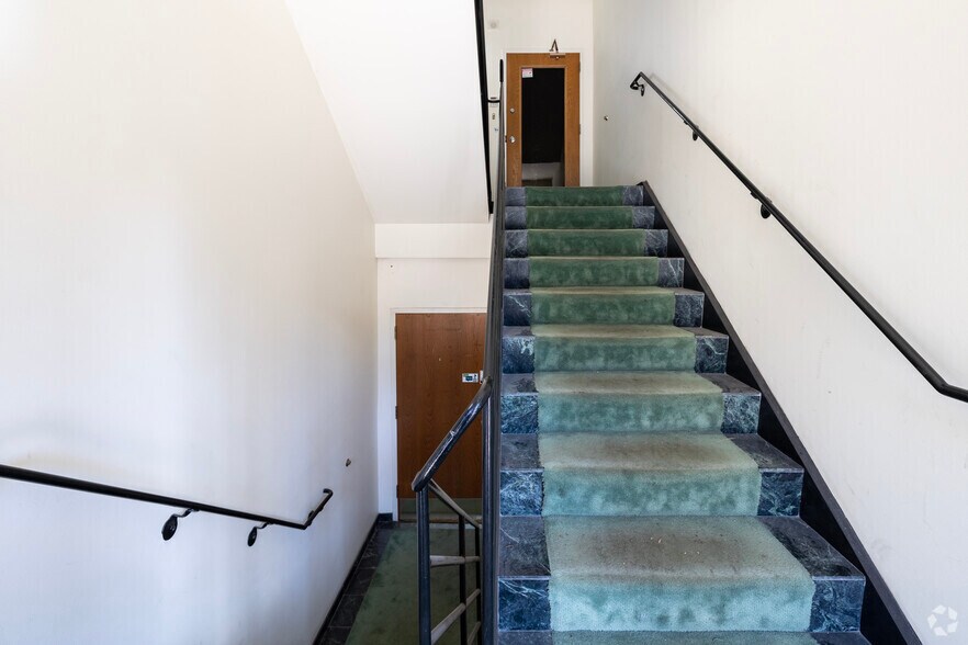 More Photos Of 5744 W Irving Park Rd, Chicago Office Residential For Lease