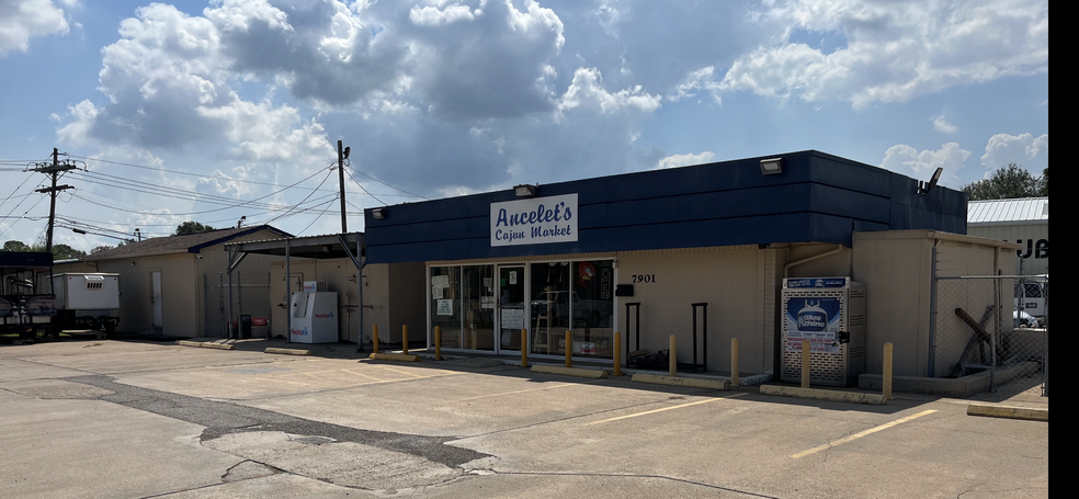 Primary Photo Of 7901 N Twin City Hwy, Port Arthur Storefront Retail Residential For Sale