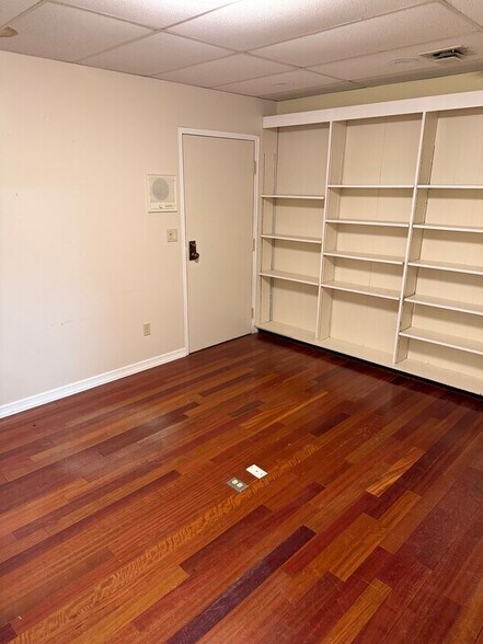 More Photos Of 3715 Main St, Bridgeport Medical For Sale