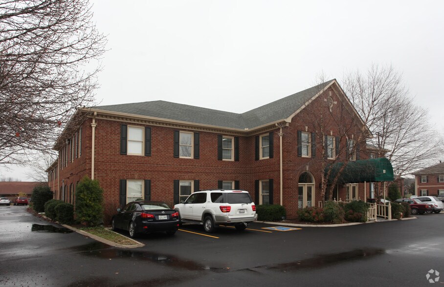 More Photos Of 131 Indian Lake Rd, Hendersonville Loft Creative Space For Lease
