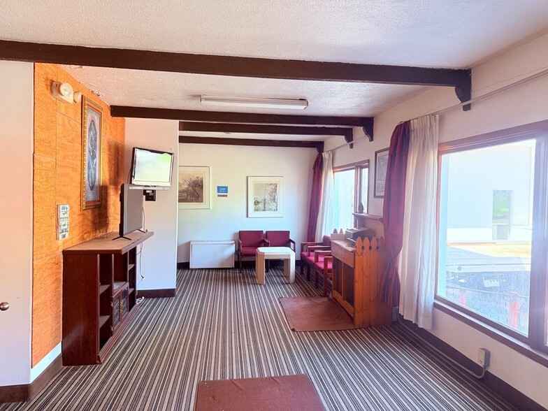 More Photos Of 834 3rd St, New Martinsville Hotel For Sale