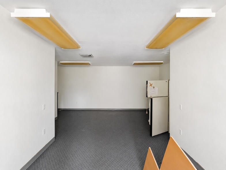 More Photos Of 880 Boston Post Rd, Old Saybrook Storefront Retail Office For Sale
