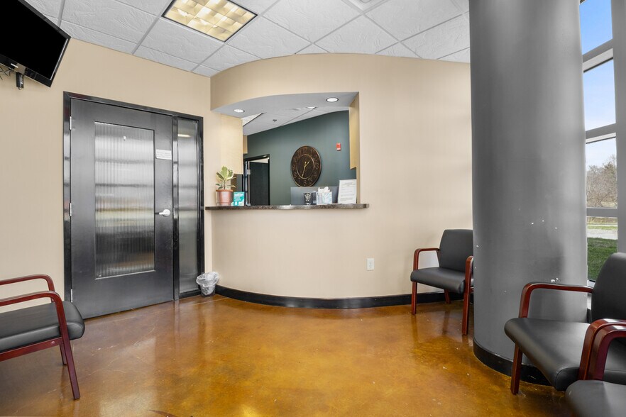 More Photos Of 200 City Hill Dr, London Medical For Sale