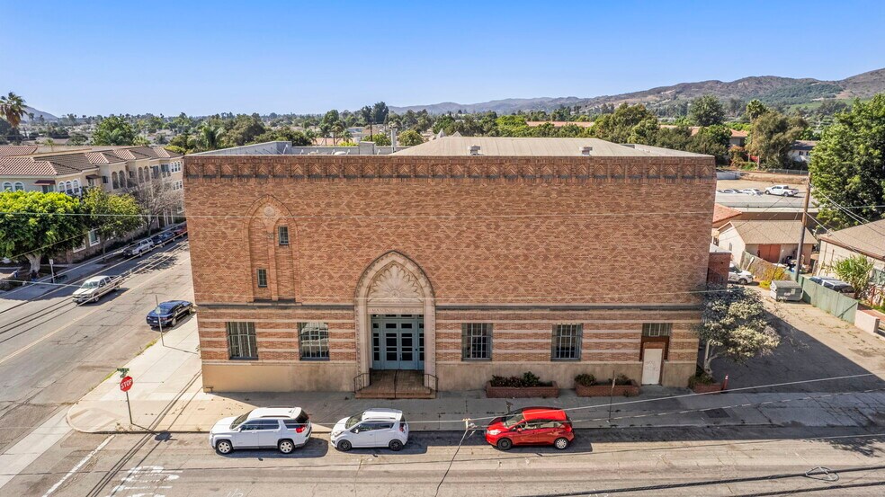 More Photos Of 102 N 7th St, Santa Paula Specialty For Sale