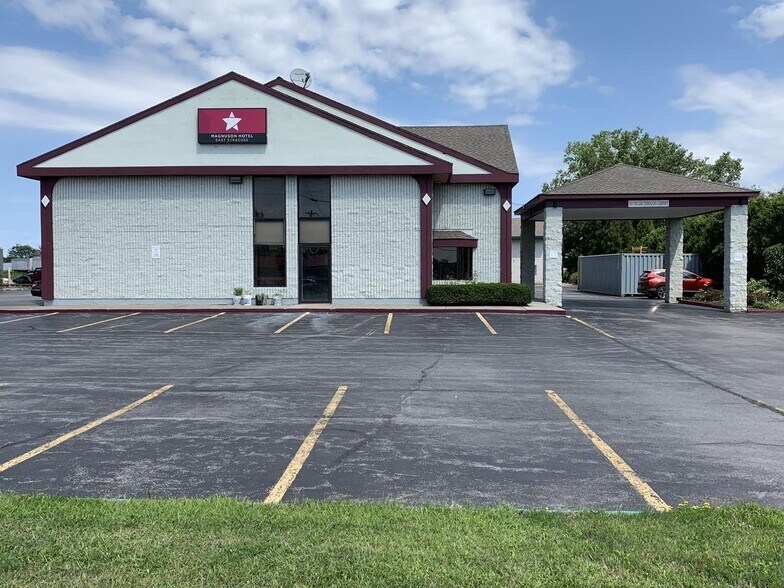Primary Photo Of 6590 Thompson Rd, Syracuse Hotel For Sale
