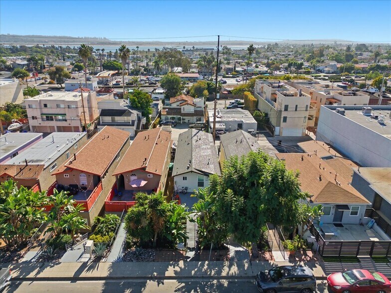 More Photos Of 2033 Garnet Ave, San Diego Apartments For Sale