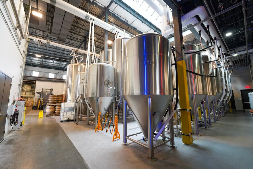 More Photos Of 2101 Summer St, Houston Freestanding For Lease