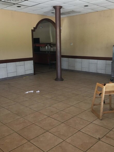 More Photos Of 5151 Avenue H, Rosenberg Restaurant For Sale