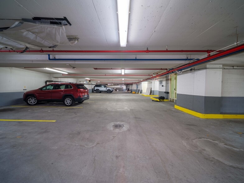 More Photos Of 350 N LaSalle St, Chicago Office For Lease