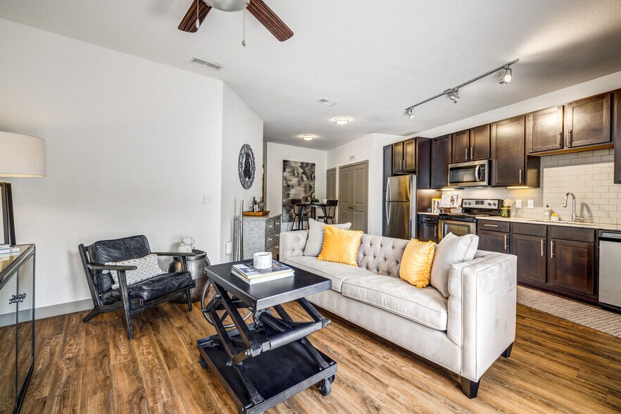 More Photos Of 403 E Koenig Ln, Austin Apartments For Lease