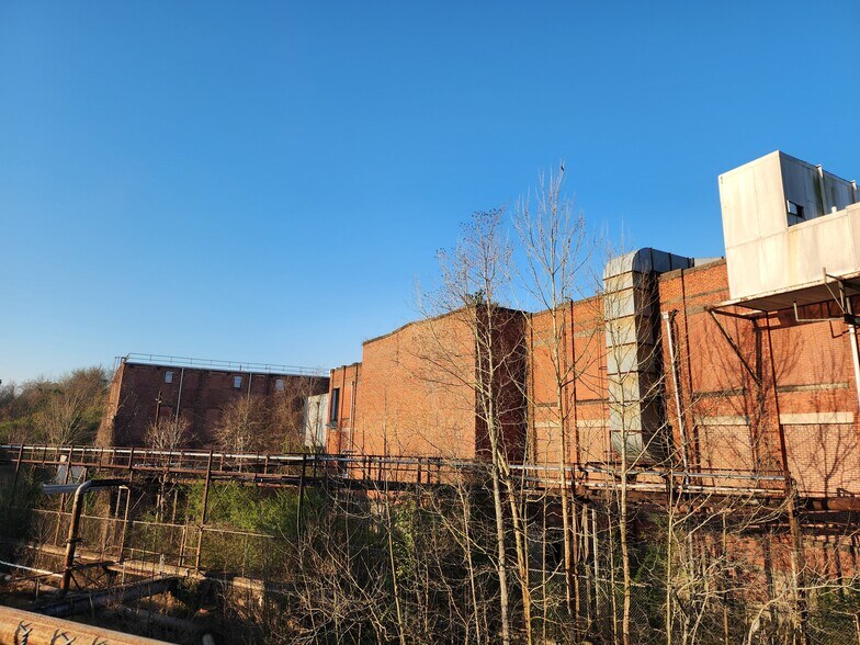 More Photos Of 20th AVE, Valley Light Manufacturing For Sale