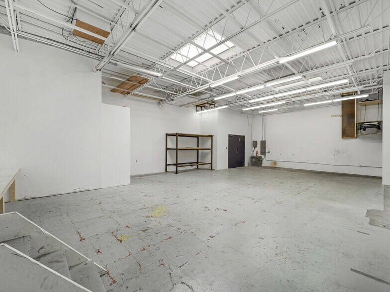 More Photos Of 88-142 Cawthra Ave, Toronto Warehouse For Lease