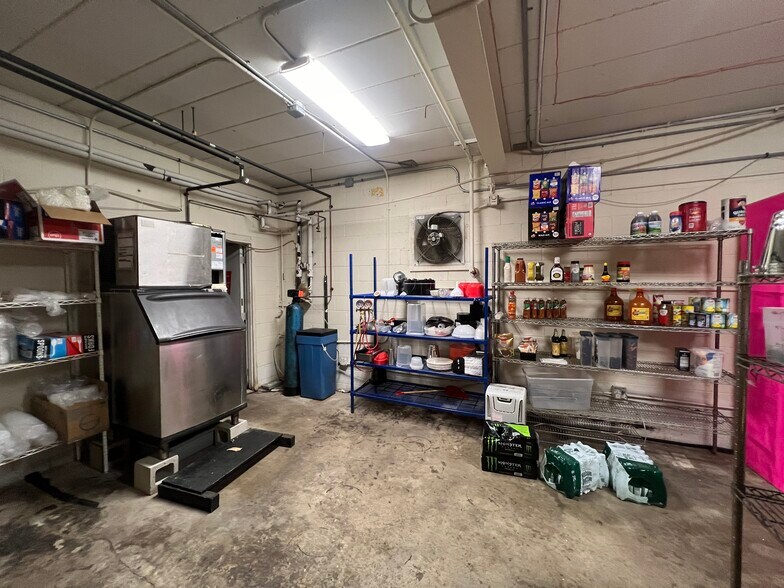 More Photos Of 2709 S US Highway 51, Janesville Flex For Sale