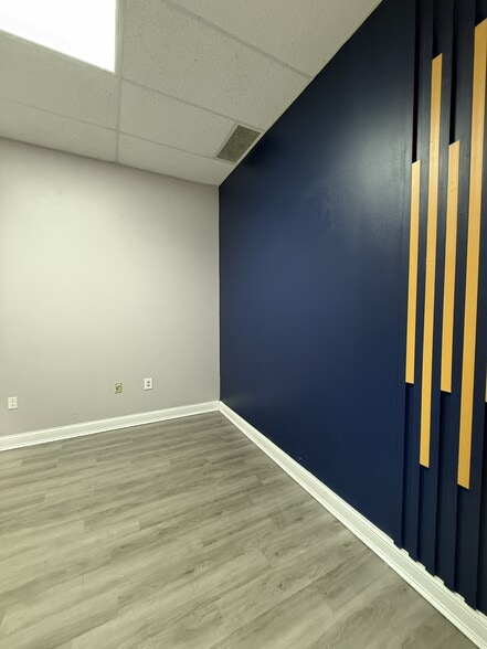 More Photos Of 721-739 Georgesville Rd, Columbus General Retail For Lease