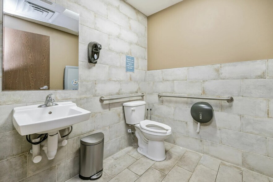More Photos Of 9402 Hillside Rd, Amarillo Freestanding For Lease