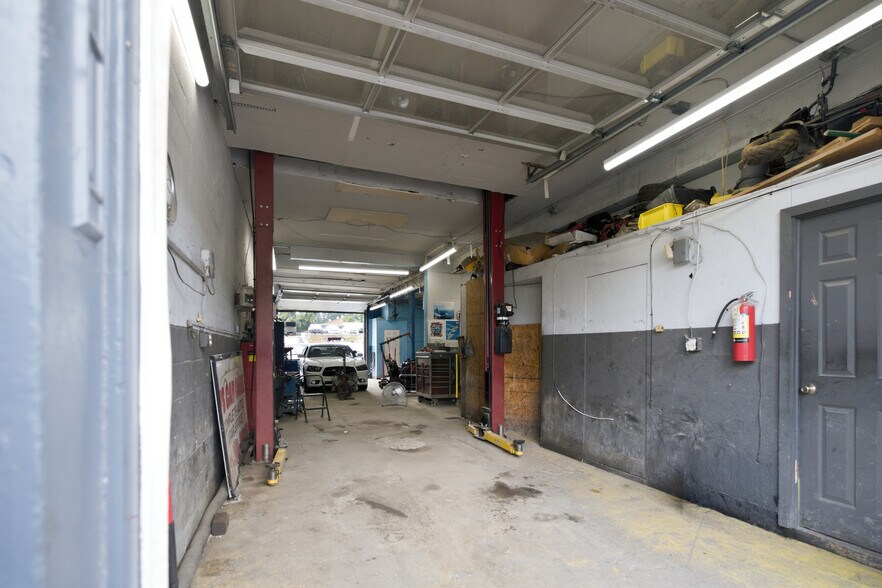 More Photos Of 1850 E Jericho Tpke, Huntington Auto Repair For Sale