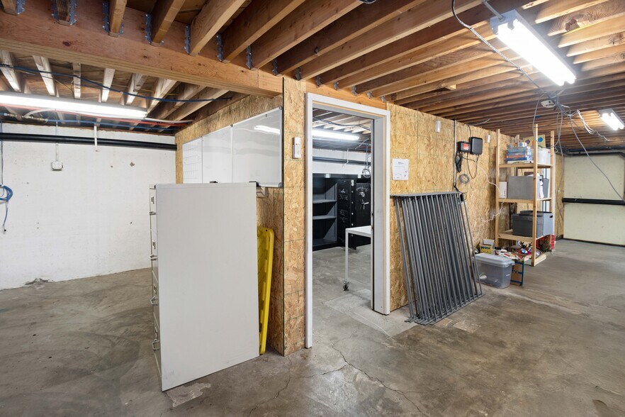 More Photos Of 315 E 1st St, Parachute Freestanding For Sale