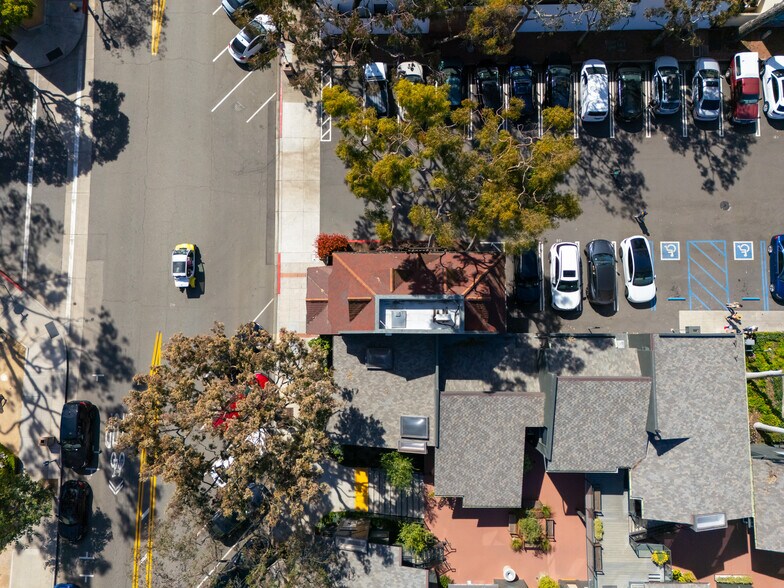 More Photos Of 326 Forest Ave, Laguna Beach General Retail For Sale