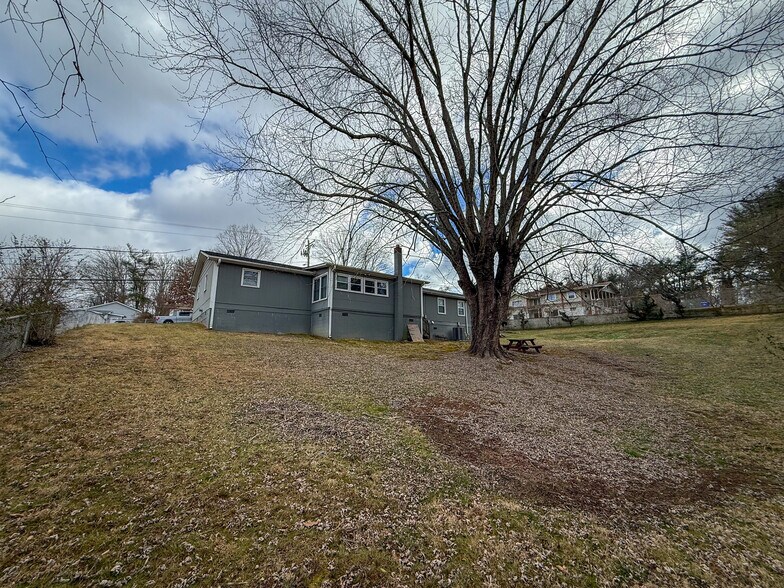 More Photos Of 483 Caribou Rd, Asheville Specialty For Sale