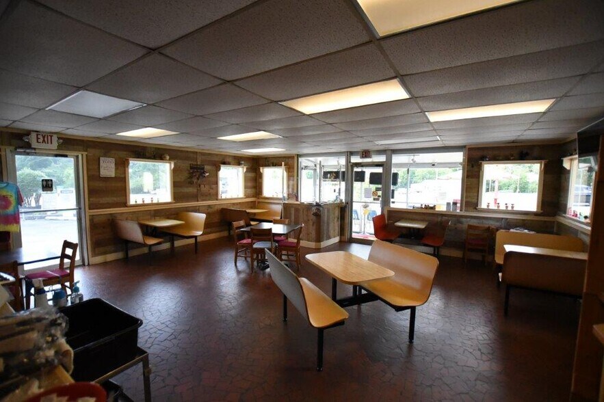 More Photos Of 1111 E Main St, Franklin Restaurant For Sale