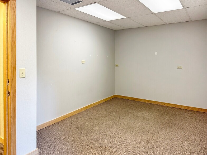 More Photos Of 101 W Main St, Frisco Office For Lease