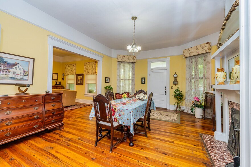 More Photos Of 252 Seavy St, Senoia Hospitality For Sale