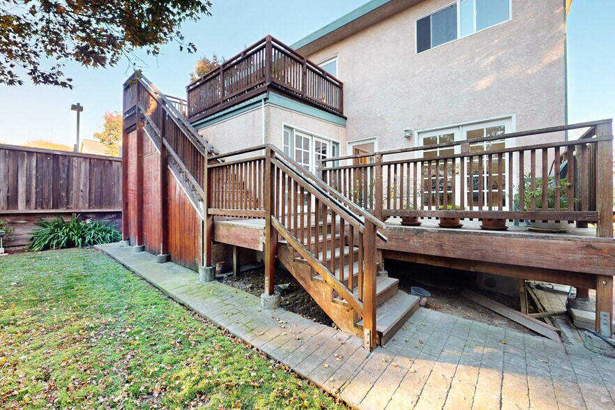 More Photos Of 54 Railroad Ave, Richmond Office Residential For Sale