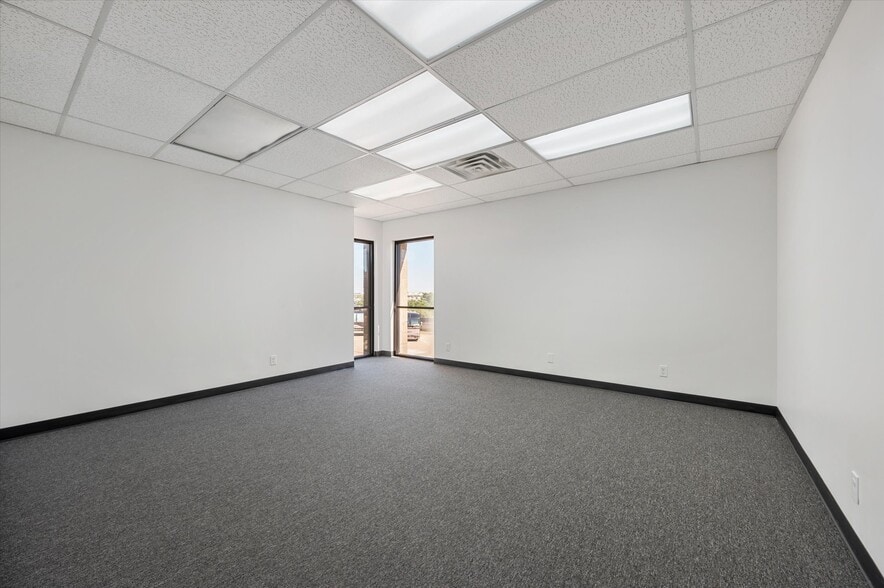 More Photos Of 1175 Post & Paddock Rd, Grand Prairie Office For Lease