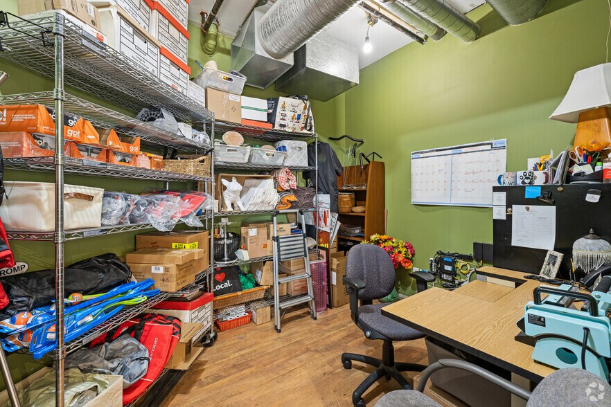 More Photos Of 1001 6 Ave, Canmore Storefront For Lease