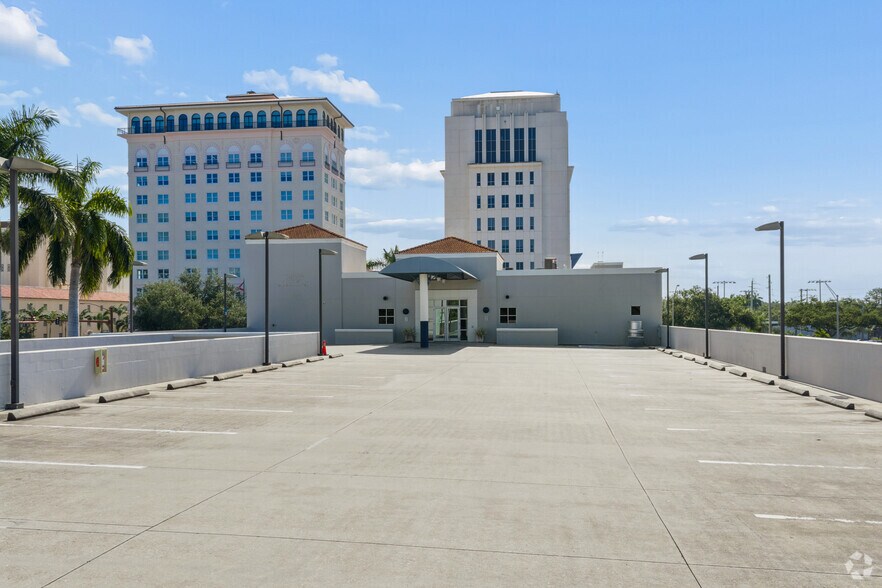 More Photos Of 1970 Golf St, Sarasota Medical For Lease