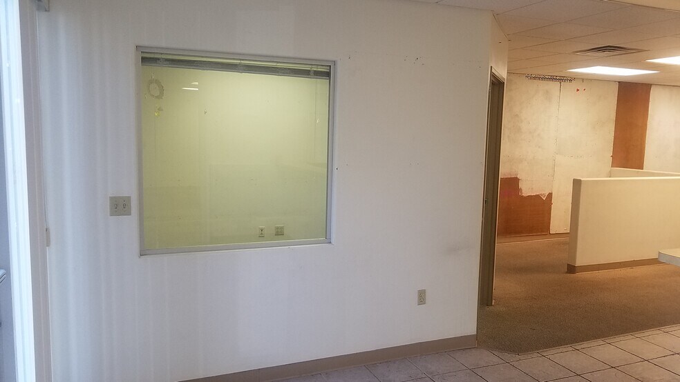 More Photos Of 220 E Horizon Dr, Henderson Office For Sale