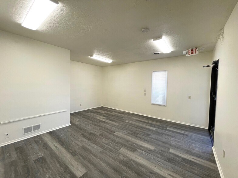 More Photos Of 6947 Promway Ave NW, North Canton Office For Lease