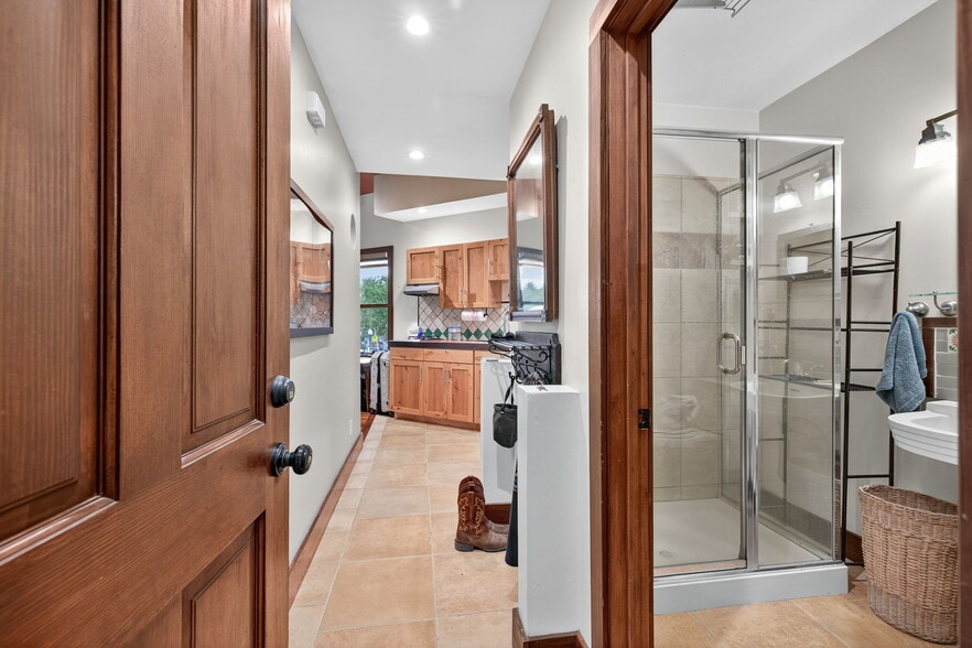 More Photos Of 3300 Broadway St, Sacramento Storefront Retail Office For Lease