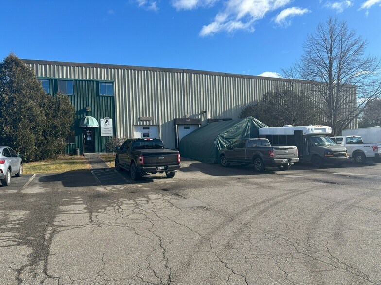 More Photos Of 3 Karen Dr, Westbrook Warehouse For Lease