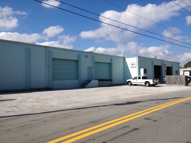 More Photos Of 1638-1644 S Segrave St, South Daytona Truck Terminal For Sale