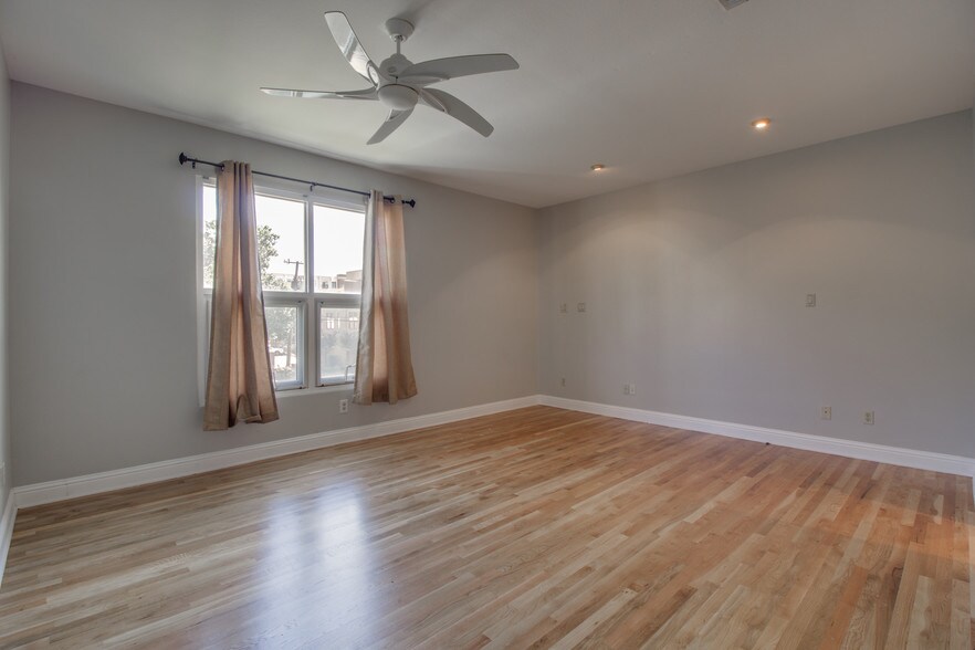 More Photos Of 4235 Cedar Springs Rd, Dallas Office For Sale