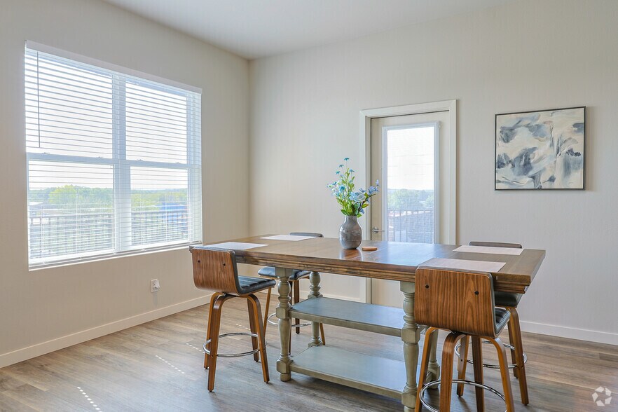 More Photos Of 109 N Lexington St, Manor Apartments For Lease