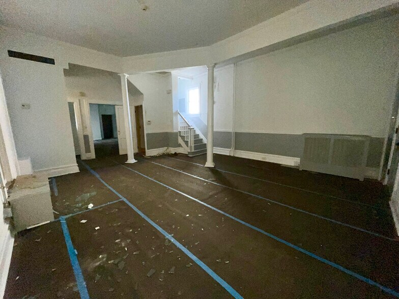 More Photos Of 3818 Roland Ave, Baltimore Office Residential For Sale