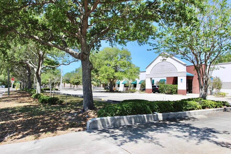 More Photos Of 650 34th St S, Saint Petersburg Medical For Sale